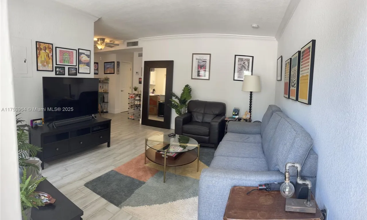 95 Edgewater Dr # 104, Coral Gables FL 33133