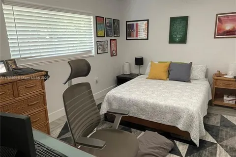 95 Edgewater Dr # 104, Coral Gables FL 33133