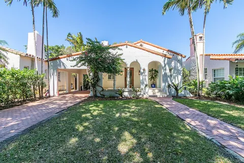 521 San Lorenzo Ave, Coral Gables FL 33146