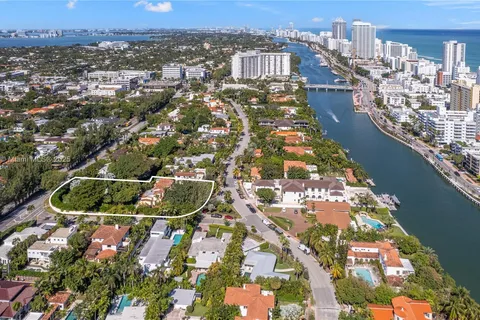3500 Pine Tree Dr, Miami Beach FL 33140