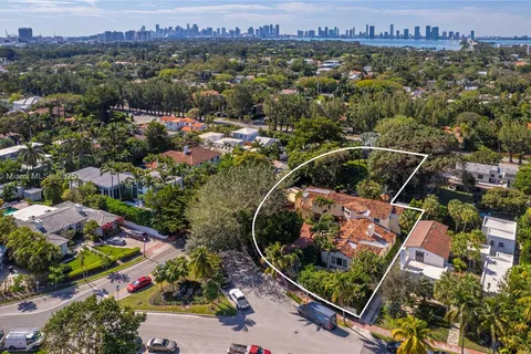 3500 Pine Tree Dr, Miami Beach FL 33140