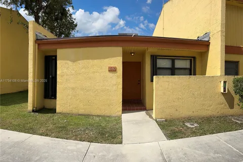 1640 NW 93rd Ave # 306, Pembroke Pines FL 33024