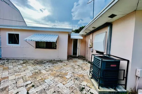 1938 Mckinley St, Hollywood FL 33020