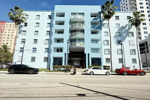 501 SW 1st St # 208, Miami FL 33130