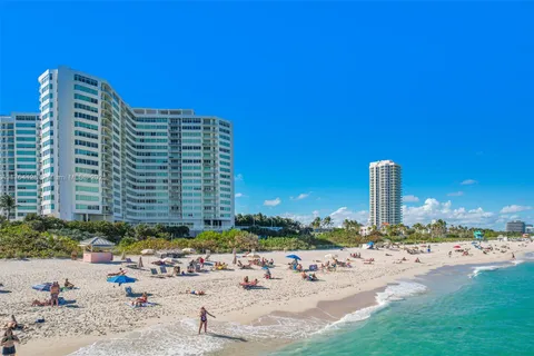 7135 Collins Ave # 1424, Miami Beach FL 33141