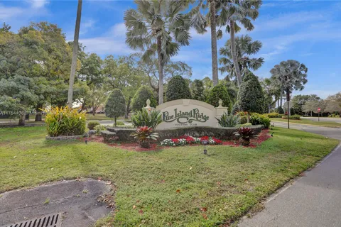 1524 Whitehall Dr # 102, Davie FL 33324