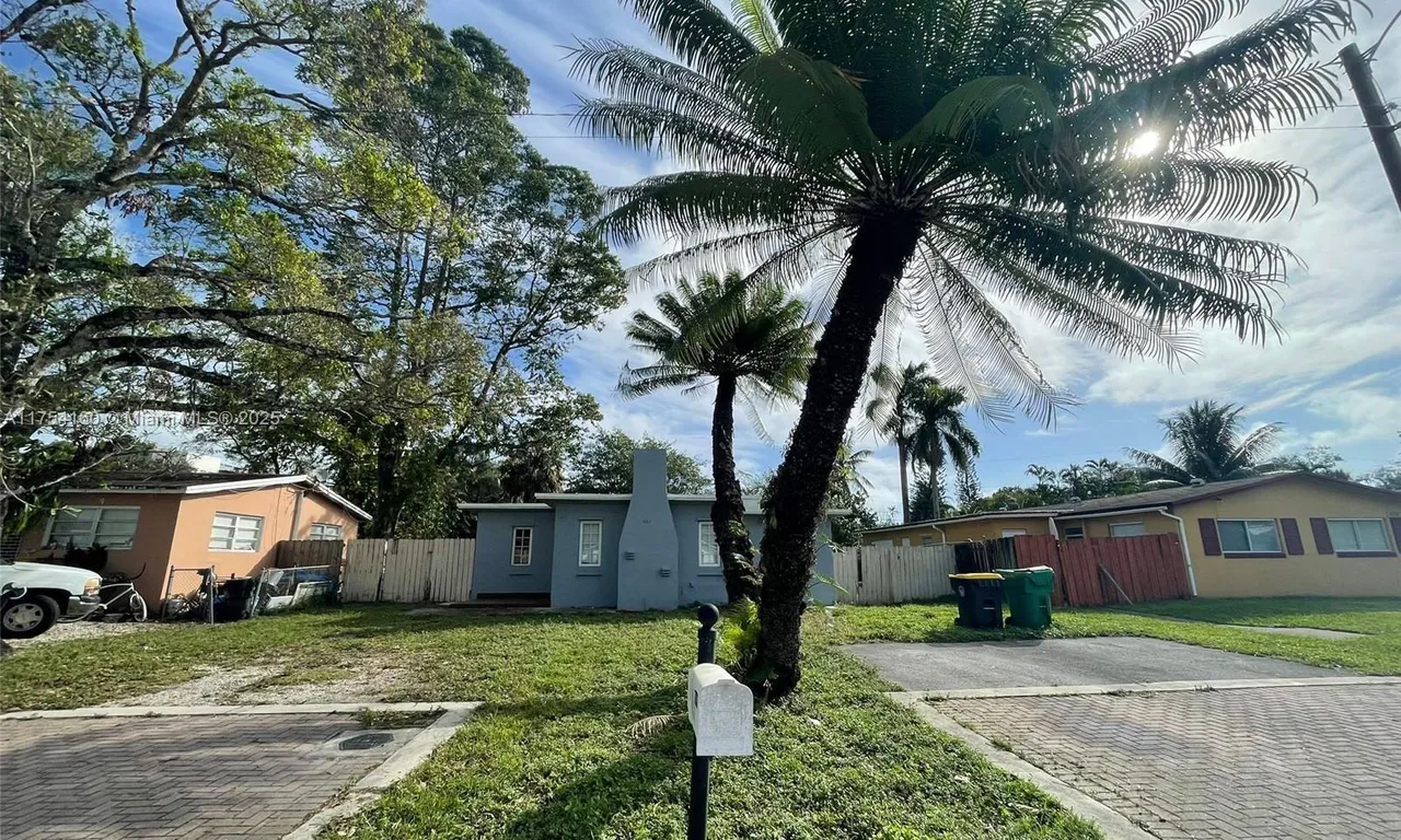 4896 SW 28th Ter, Dania Beach FL 33312