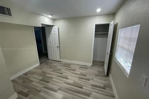 4896 SW 28th Ter, Dania Beach FL 33312