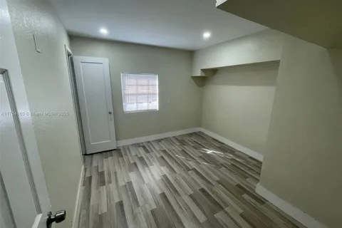 4896 SW 28th Ter, Dania Beach FL 33312
