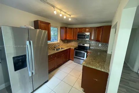 4896 SW 28th Ter, Dania Beach FL 33312