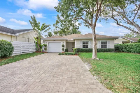 14916 SW 139th Pl, Miami FL 33186