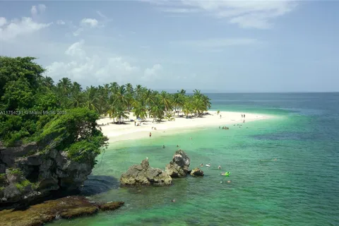 Las Galeras Samana, FL 32000