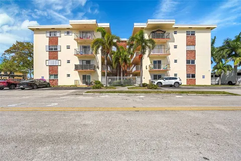 1747 Rodman St # 207, Hollywood FL 33020