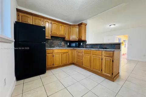 634 SW 2nd # 4, Miami FL 33130