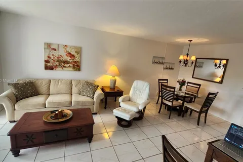 2821 Somerset Dr # 400, Lauderdale Lakes FL 33311