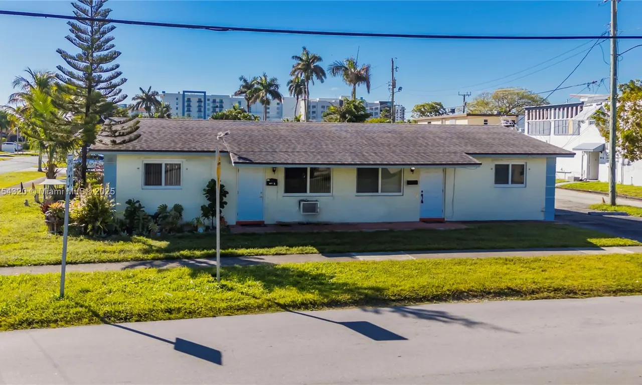 137 NE 1st Ct, Dania Beach FL 33004