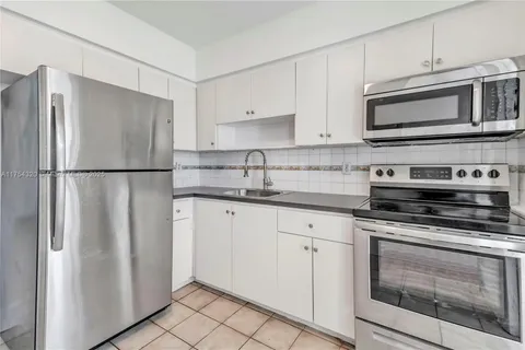 137 NE 1st Ct, Dania Beach FL 33004