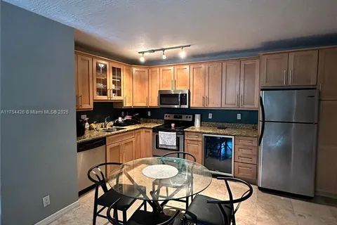 530 NE 15th Ct # 1, Fort Lauderdale FL 33304