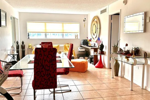 1881 Washington Ave # 6, Miami Beach FL 33139