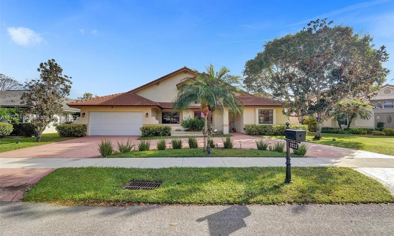 3212 Beechberry Cir, Davie FL 33328