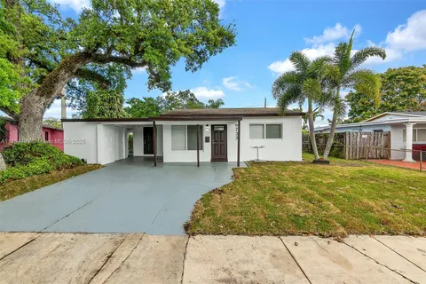 6733 Farragut St, Hollywood FL 33024