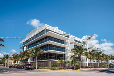 300 E Collins Ave # 2D, Miami Beach FL 33139