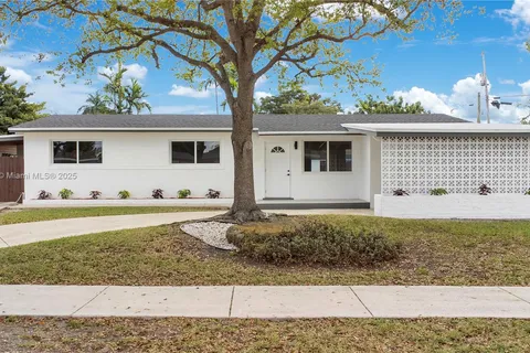 9550 Bahama Dr, Cutler Bay FL 33189