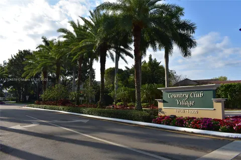 16475 Golf Club Rd # 313, Weston FL 33326