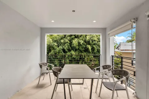 1134 71st St # 3, Miami Beach FL 33141