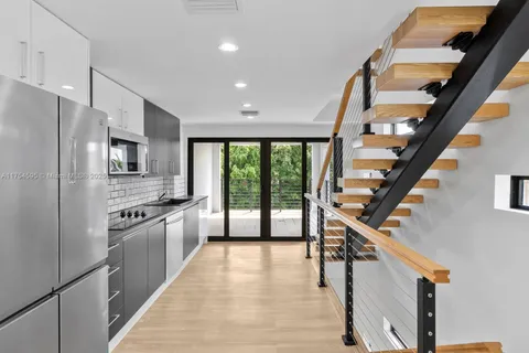 1134 71st St # 3, Miami Beach FL 33141