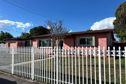 777 W 39th Pl, Hialeah FL 33012