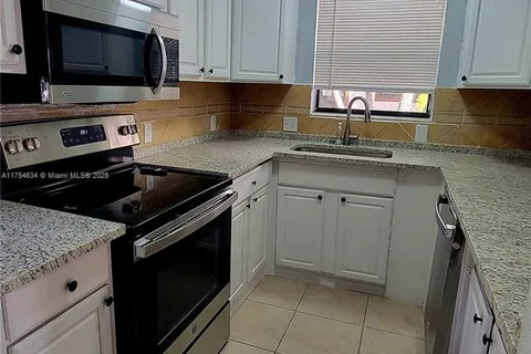 46 SE 10th St # 3, Deerfield Beach FL 33441