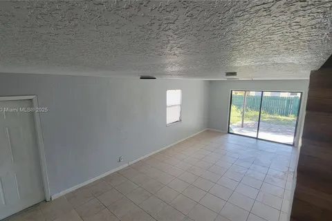 46 SE 10th St # 3, Deerfield Beach FL 33441