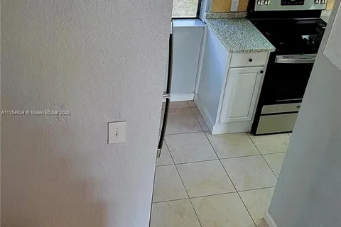 46 SE 10th St # 3, Deerfield Beach FL 33441