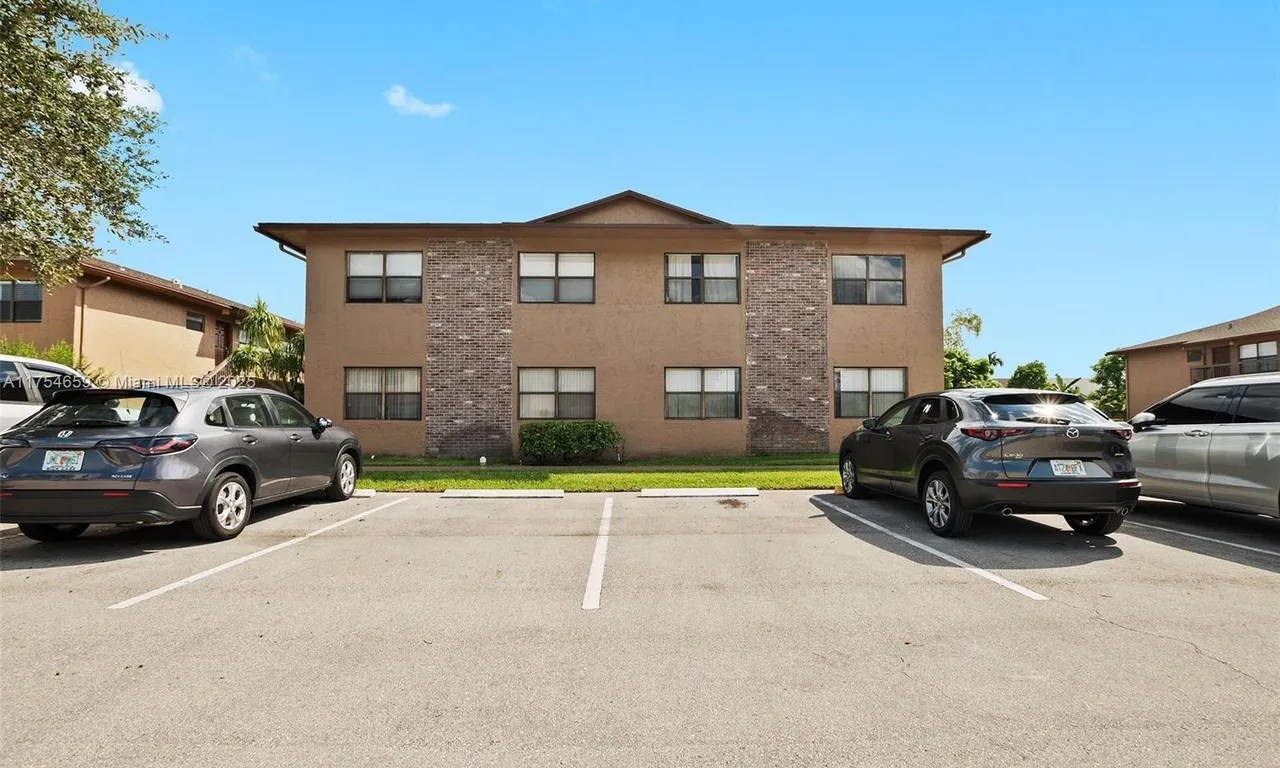 10053 Winding Lake Rd # 101, Sunrise FL 33351