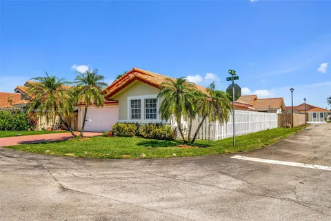 19045 NW 85th Ct, Hialeah FL 33015