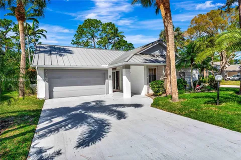 5757 Peachwood Ct, Jupiter FL 33458