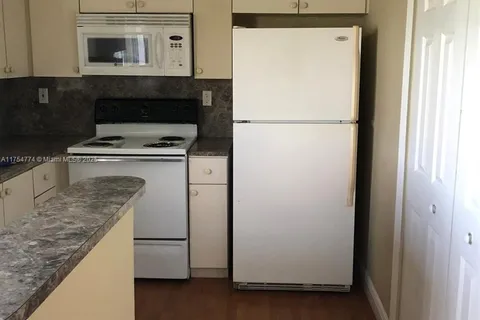 1005 NE 34th Ave # 104, Homestead FL 33033