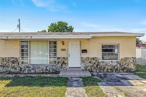16560 SW 102nd Ct, Miami FL 33157