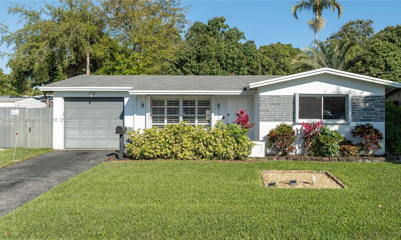 2015 N 58th Ave, Hollywood FL 33021