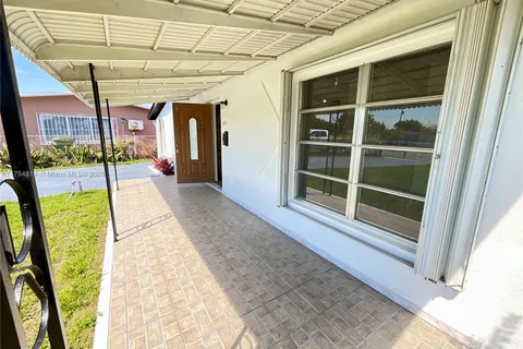 651 SE 1st Pl, Hialeah FL 33010