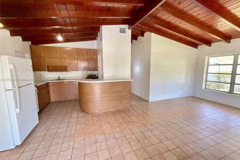 651 SE 1st Pl, Hialeah FL 33010