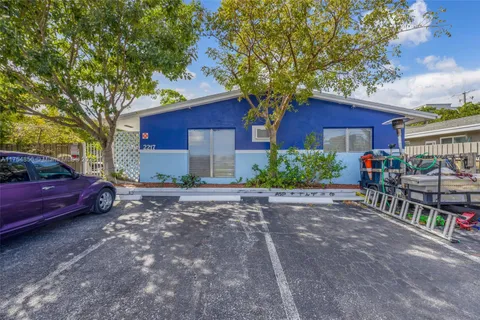 2217 NE 14th Ave, Wilton Manors FL 33305