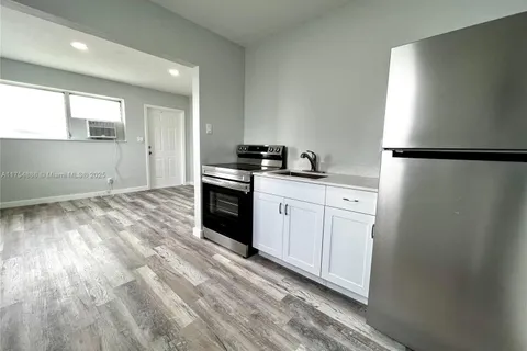 805 NW 7th Ave # 2, Hallandale Beach FL 33009
