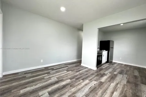 805 NW 7th Ave # 2, Hallandale Beach FL 33009
