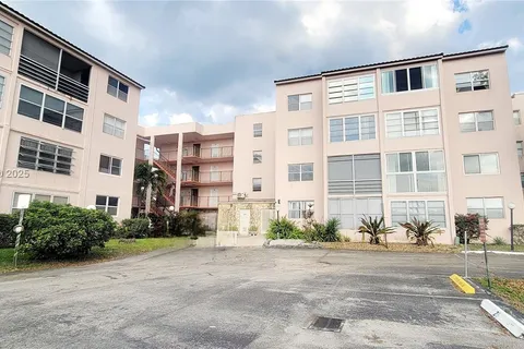 2851 Somerset Dr # 314, Lauderdale Lakes FL 33311