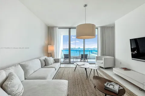 900 Biscayne Blvd # 2302, Miami FL 33132