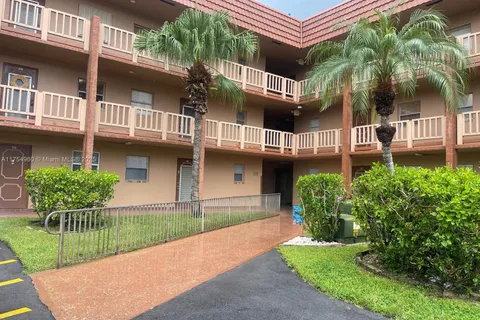 9620 Sunrise Lakes Blvd # 106, Sunrise FL 33322