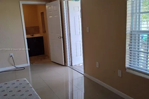 13520 NW 11th Ave # 13520, Miami FL 33168