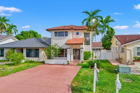 20155 E Oakmont Cir, Hialeah FL 33015